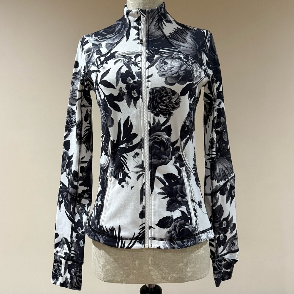 Lululemon Athletica Forme Brisk Bloom Black & White Floral Zip Jacket || Size 4